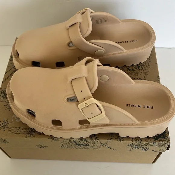 NWB Free People Karlie Buckle Clog size 7 - Picture 5 of 9